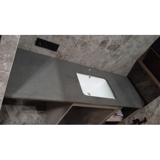 Столешница в ванную из кварцевого агломерата Graphite Vein