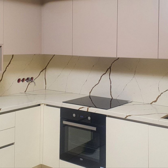 Столешница из кварцевого агломерата и стеновые панели Etna Quartz Sofita Beige