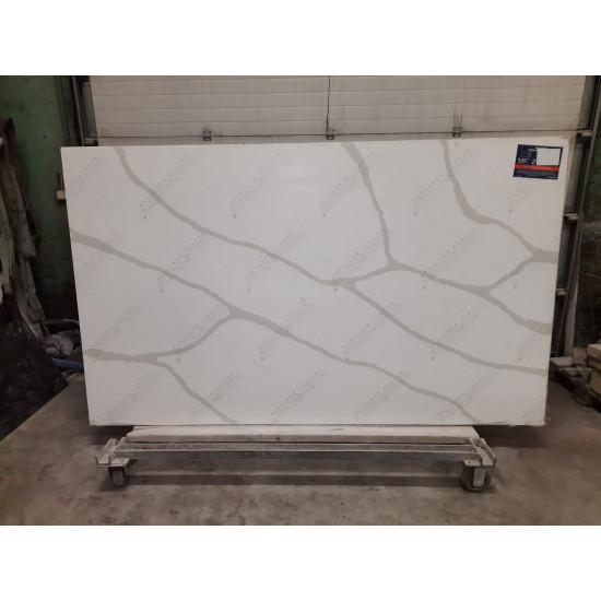 Кварцевый агломерат VICOSTONE CALACATTA BQ8270 Кусок 2400*1440*30 мм
