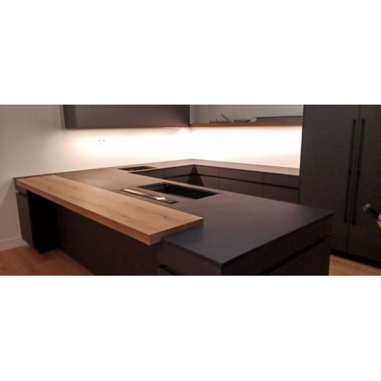 Столешница из черного гранита  Absolute Black Waterjet 